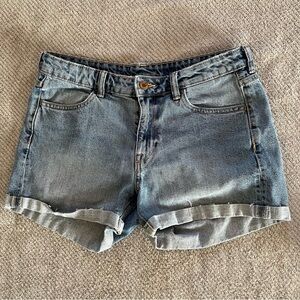 H&M Denim Shorts Size 8 Mid Rise Rolled Hem Blue Jean Cuffed Casual Summer